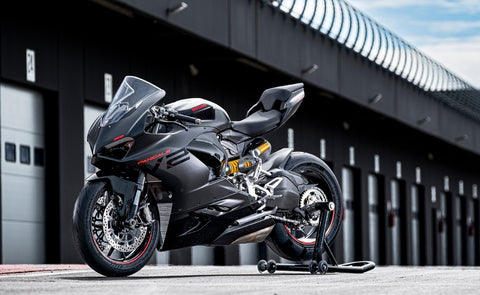 Ducati enthüllt den neuen Panigale V2 2024, ein echtes schwarzes Tier –  suspensionmoto