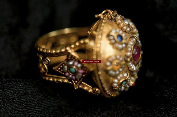 Antique navaratna store ring