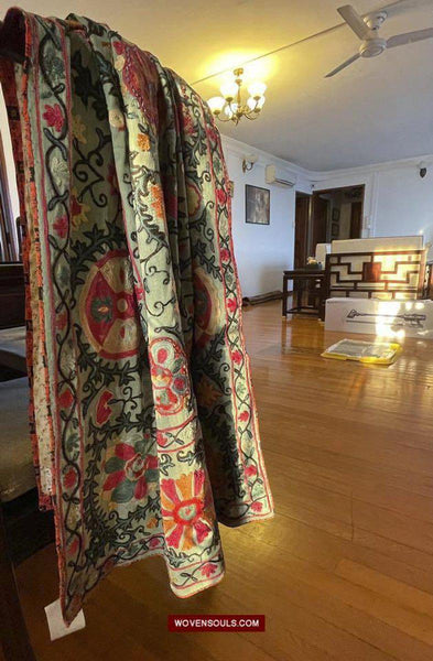 Decorating Idea - Suzani-WOVENSOULS-Antique-Vintage-Textiles-Art-Decor