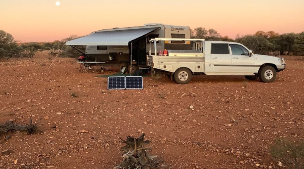 A caravan and 4 wheel drive parked in the outback of Western Australia. 