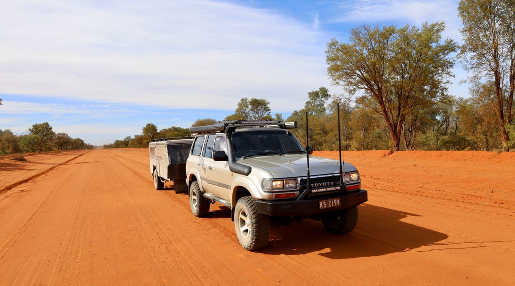 THE RED DIRT OF THE DARLING RIVER DRIVE WITH WOOLGOOLGA OFFROAD LAND CRUISER