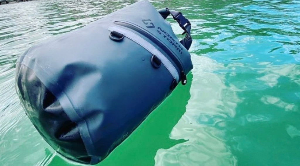 A North Storm 20 litre waterproof dry bag floating on top of the water. 