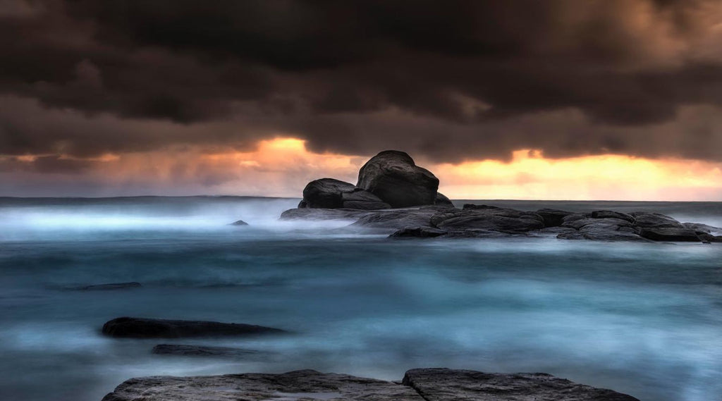 LANDSCAPE OF SEA AND STORM