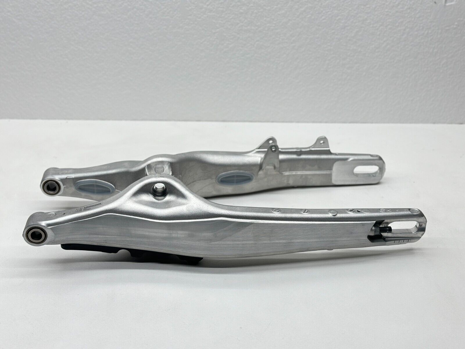New 2024 KTM 250 SX-F Swingarm Rear Swing Arm Suspension A46004230066 Husqvarna