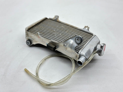 2022 Honda CRF450R Right Side Radiator 19100-MKE-AF0 Cooling System OEM CRF 450R