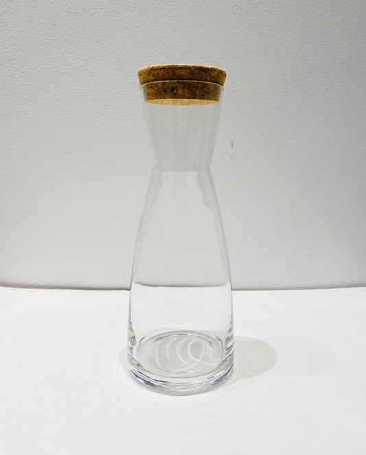 https://cdn.shopify.com/s/files/1/0673/3630/6999/products/GlassWaterCarafe.jpg?v=1676927273&width=533