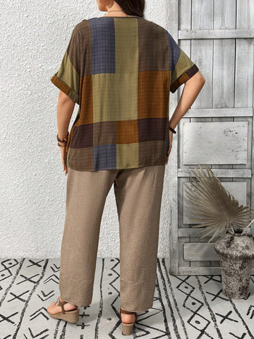 Conjunto Feminino de Calça e Blusa com Bloco de Cores Xadrez - Nathi. Plus Size