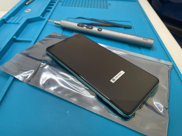 Huawei P30: Nach Display Reparatur bleibt der Bildschirm schwarz. Was war das?