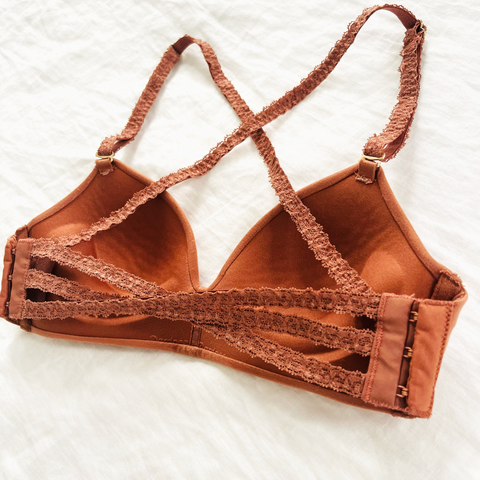 Wire free interchangeable amber brown racer back lace bra