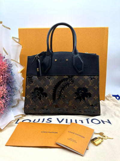 LOUIS VUITTON ARTSY MM EMPREINTE LEATHER MONOGRAM BAG – Caroline's Fashion  Luxuries