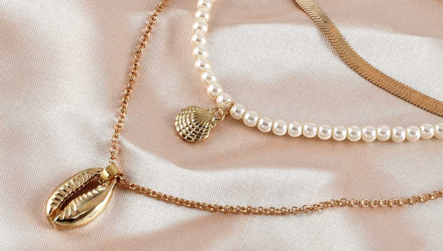 Treasure sea shell necklace