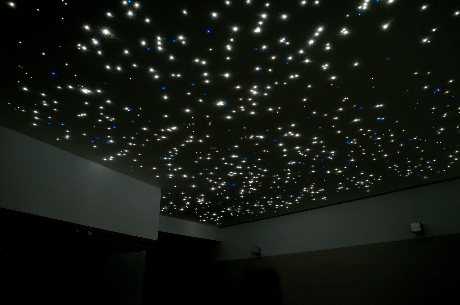 Installation de plafond ciel étoilé