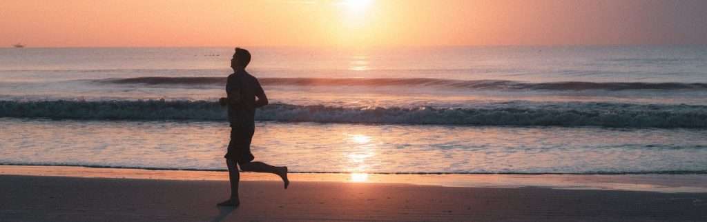 Beach Runner in Activewear