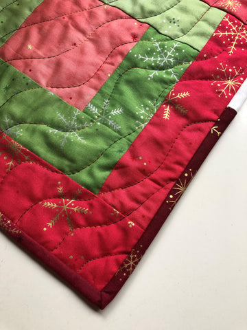 Detail image of the binding on a festive table runner