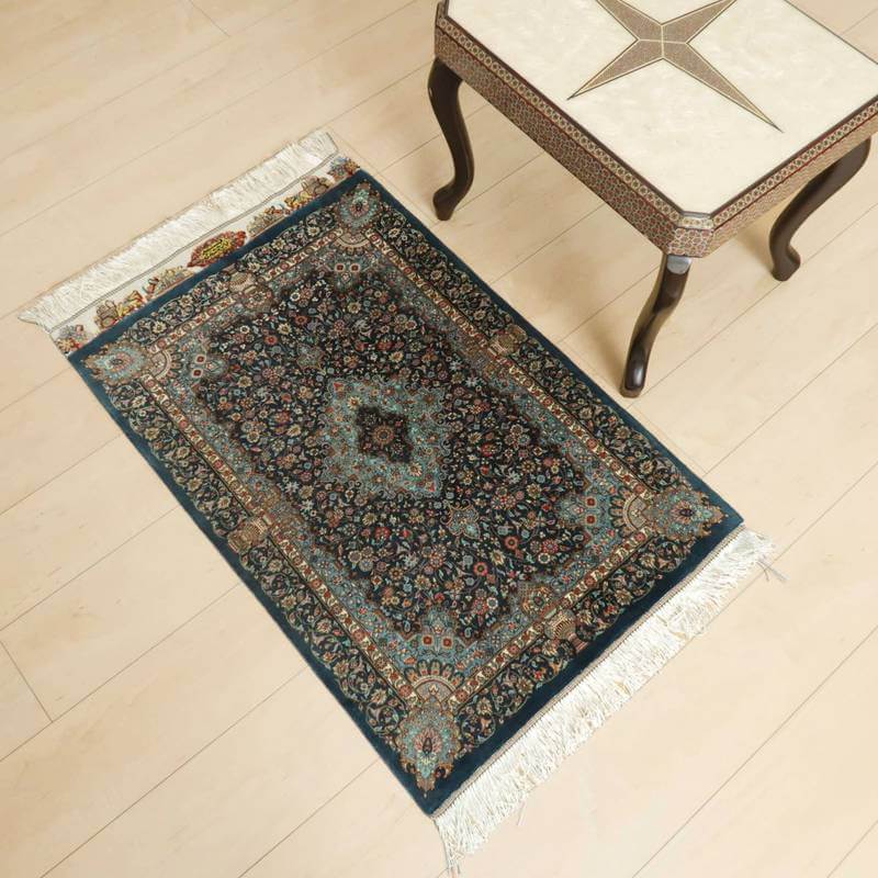 ペルシャ絨毯　　2メートル60✕　2メートル5