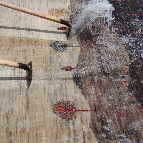 職人によるギャッベの水洗い絨毯クリーニング