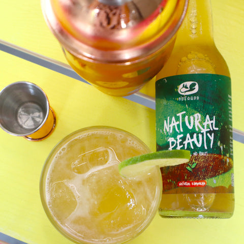 De Luscious Jasmin kombucha cocktail met limoen en Natural Beauty Kombucha