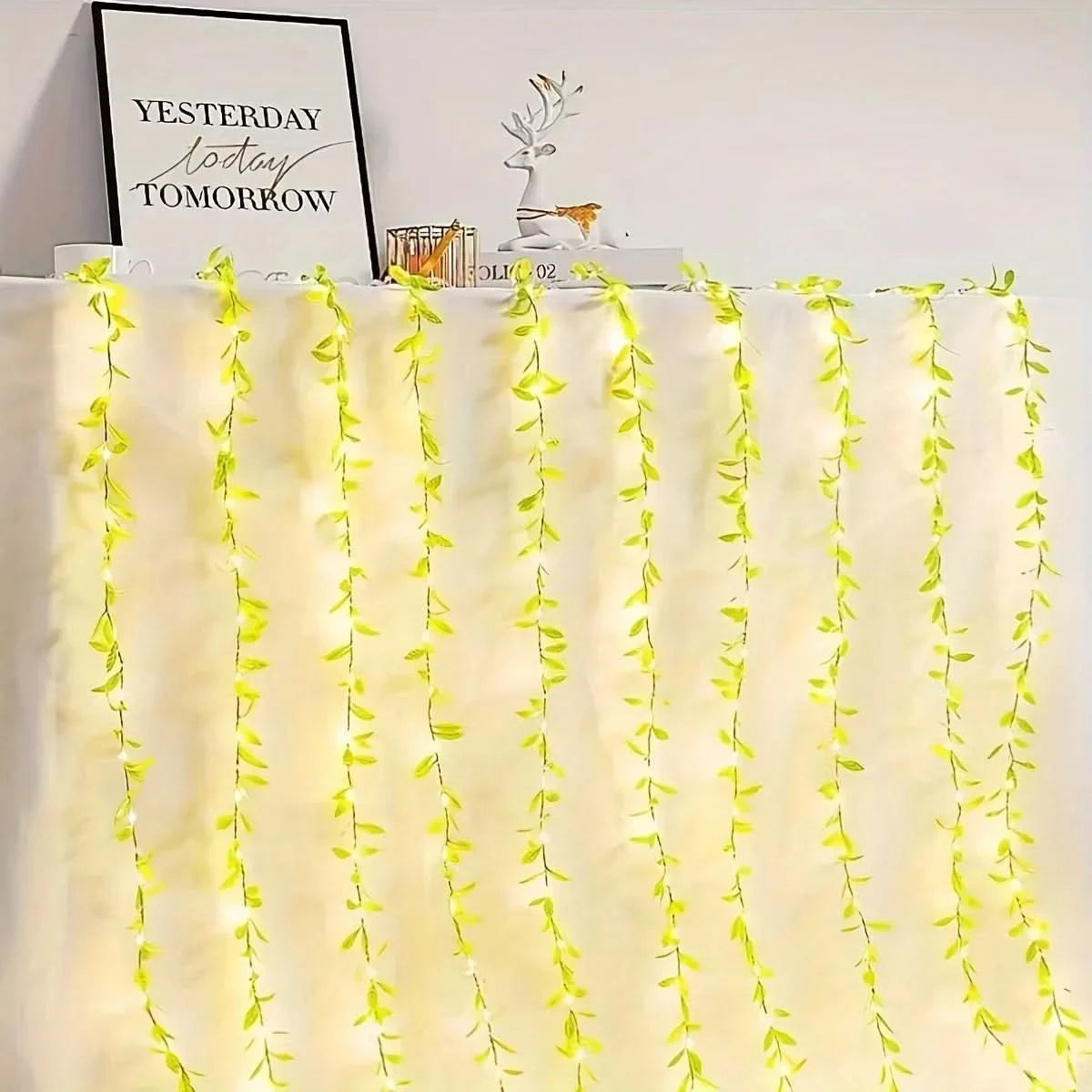 Cortina de Luzes Natalinas com Folhas – Encanto e Magia em Cada Detalhe 10