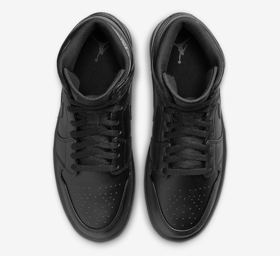 black jordans in store