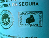 Logo van Denominacion de Origen Sierra de Segura op een fles Verde Segura