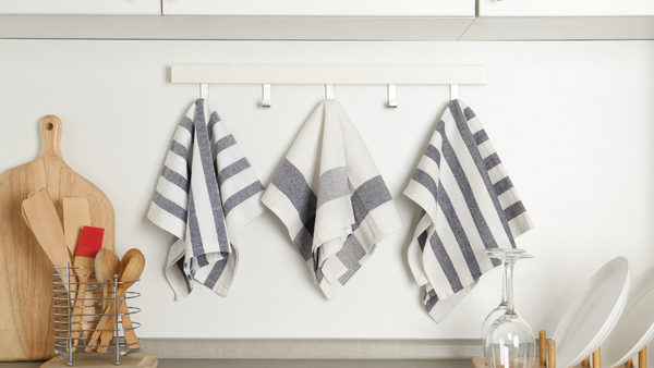 Hanging kitchen towel storage