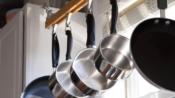 Hanging pots and pans storage