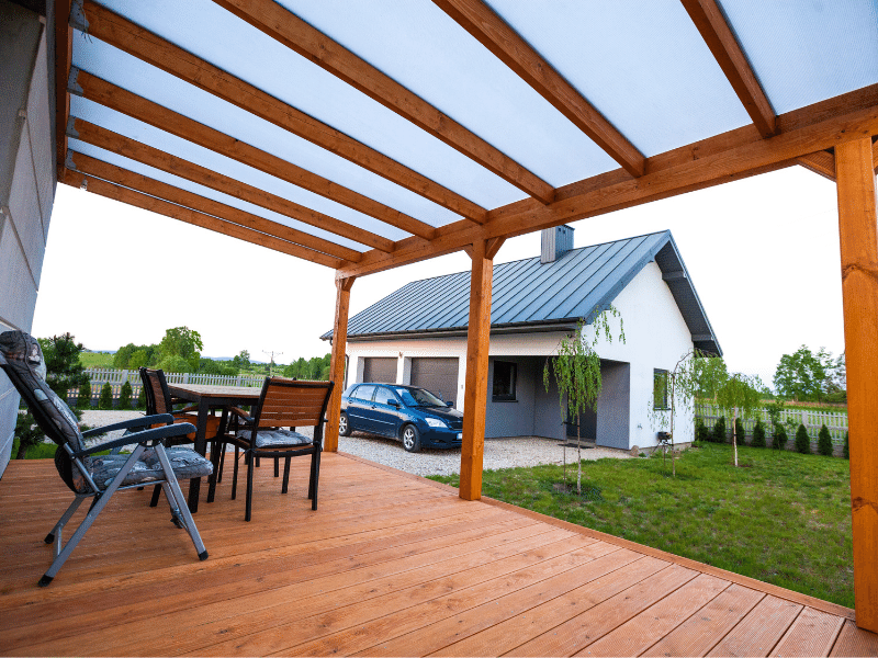 terrasse_en_bois_teint_maison_campagne