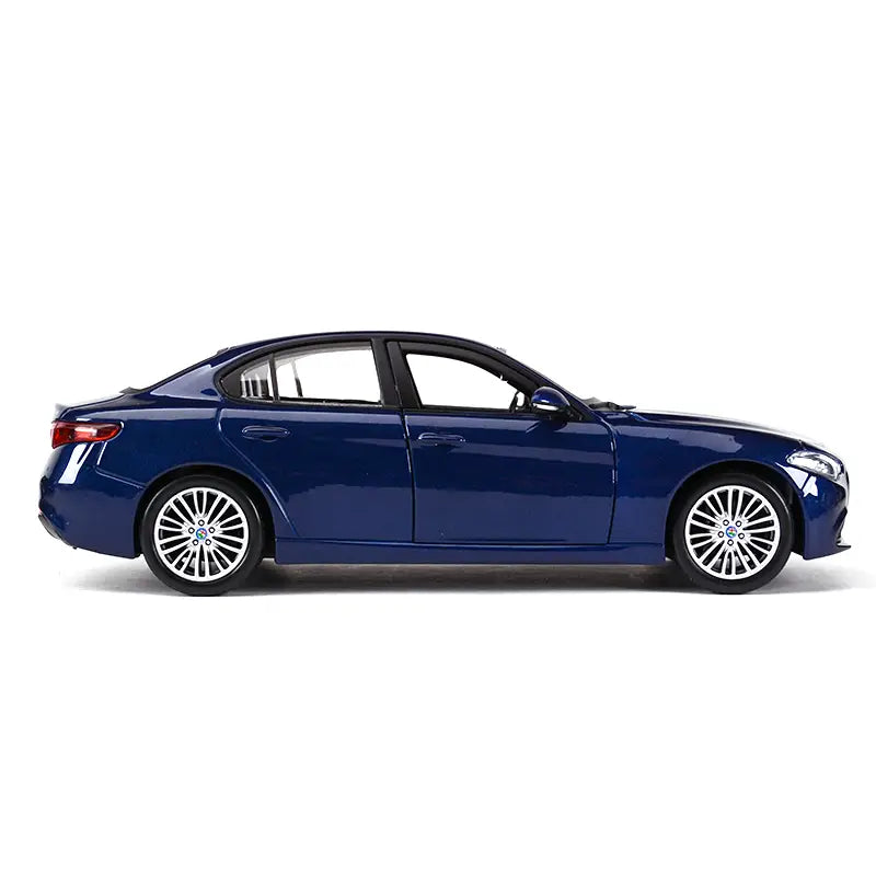 Bburago 1:24 Alfa Romeo Giulia Sports Car Static Die Cast