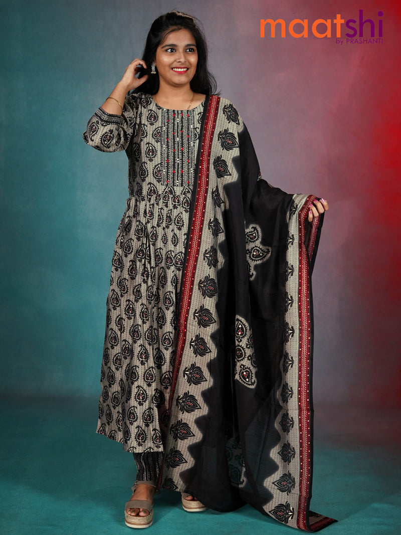 Green Cotton Printed Nayra Cut Kurti With Pant And Dupatta – Leemboodi