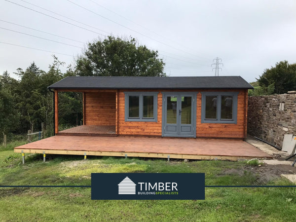 garden room with bar