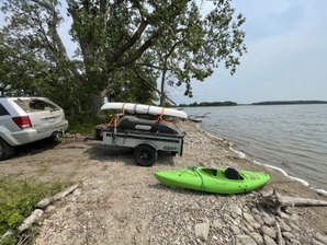 SPACE Trailer hauling two kayaks to lake