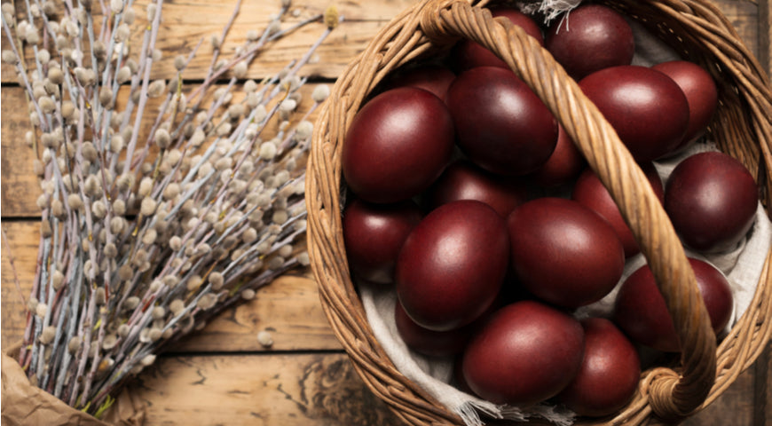 Read a blog post how to dye eggs in sustainable way.