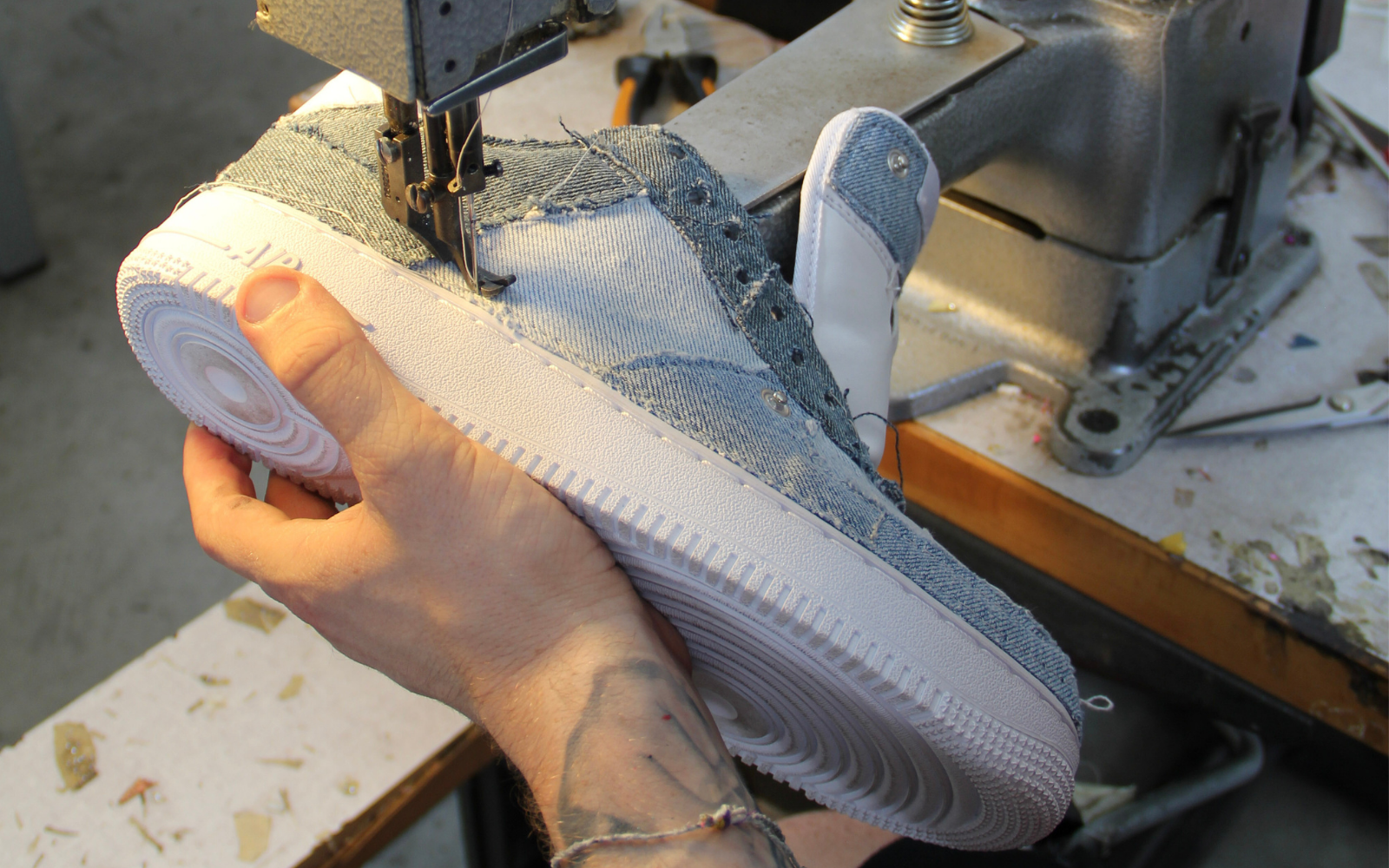 Once the tutorial is finished, the sneaker with the fabric cut out and positioned will be ready to be sewn and finished by SEDDYS