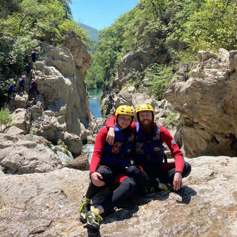 Haico en Lianne aan het canyonen in Kroatië