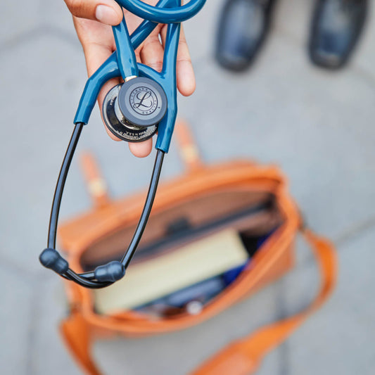 https://cdn.shopify.com/s/files/1/0676/8305/7970/products/2083799_Littmann__Outdoor_Photography_featuring_Cardiology_IV_Stethoscope_6234__square_with_bag.jpg?v=1679313551&width=533