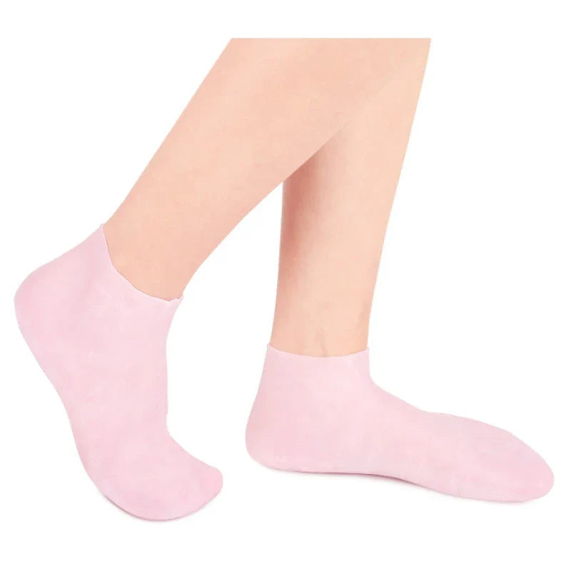 Hydrasilk Moisturizing Socks And Gloves Set - Image 13