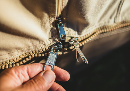 zipper close up.jpg__PID:c6571465-039f-4d18-be3a-22e858cb1324