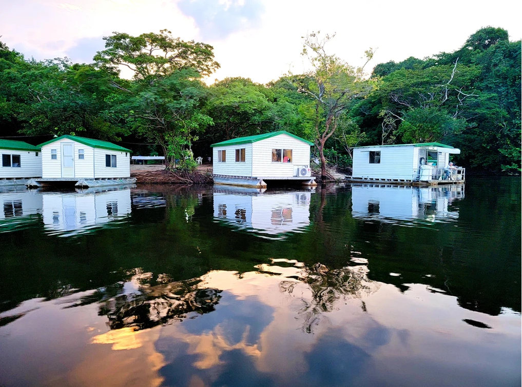 floating cabins 2.png__PID:982de9a9-7b4f-4cd0-b88d-ca7c0edcb40c