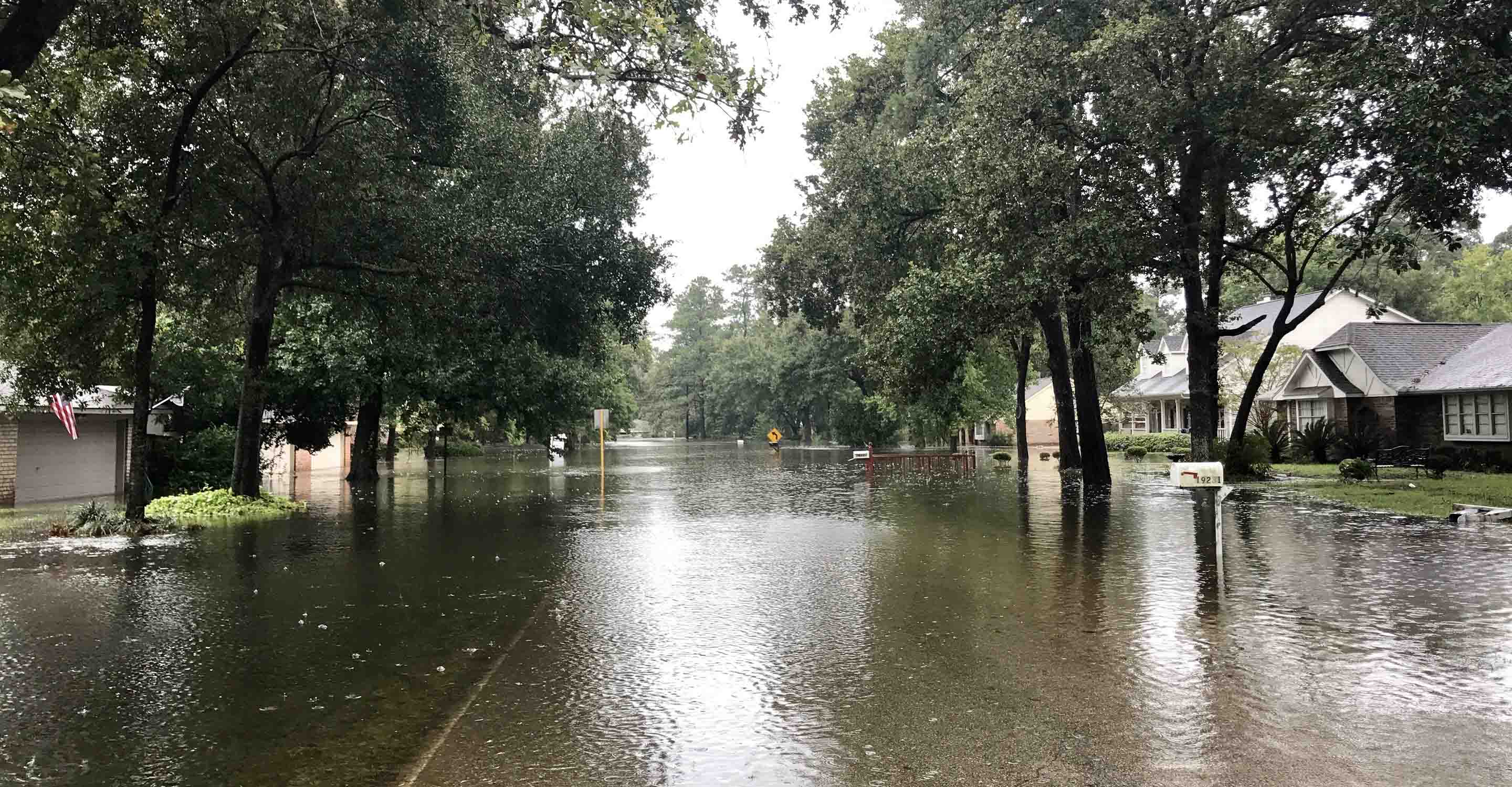 Anteprima di un articolo di notizie intitolato Avviso sulla qualità dell'aria interna: avvisi di inondazioni improvvise nel Texas orientale