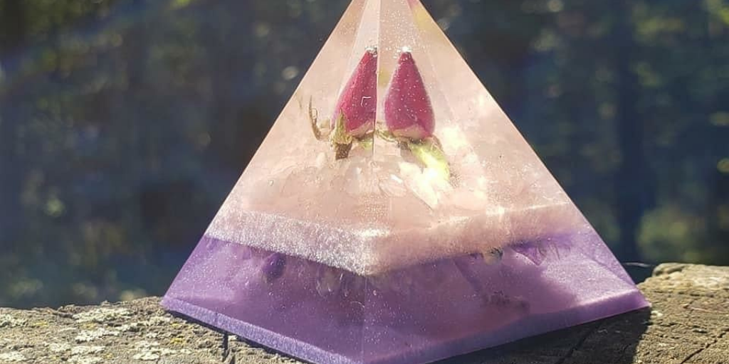 Rose in a colorful resin pyramid by @resinallenpoe on Instagram.