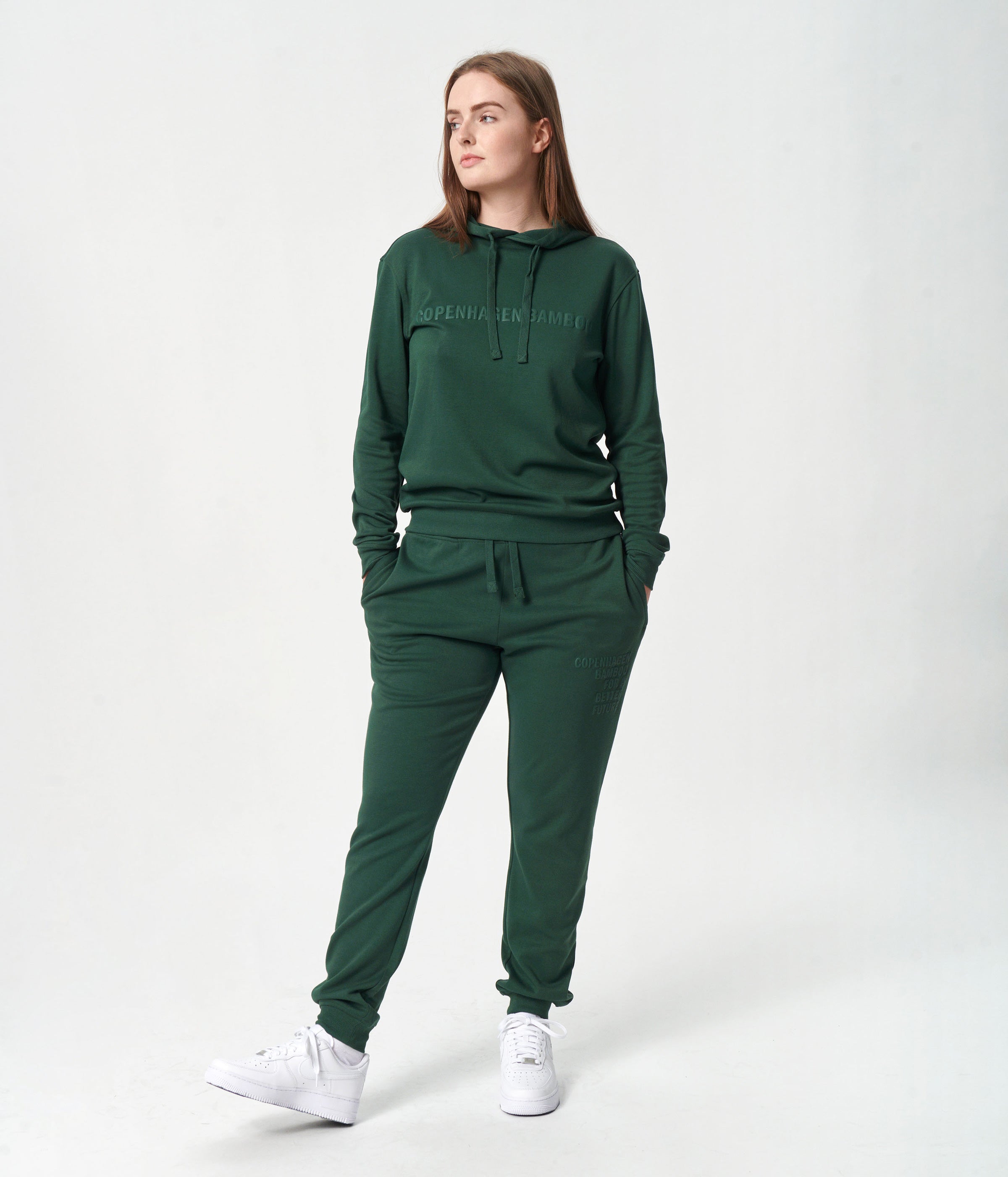 Se Bambus hoodie joggingsæt i grøn med logo til damer fra Copenhagen Bamboo, XS hos Copenhagen Bamboo