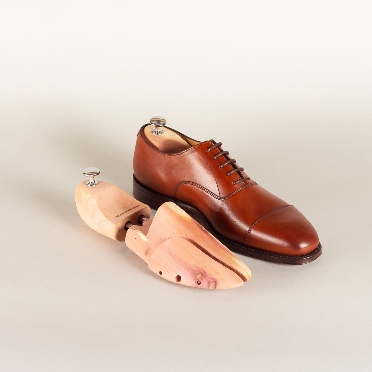 Floris van Bommel schoenspanners — Distinctly Different