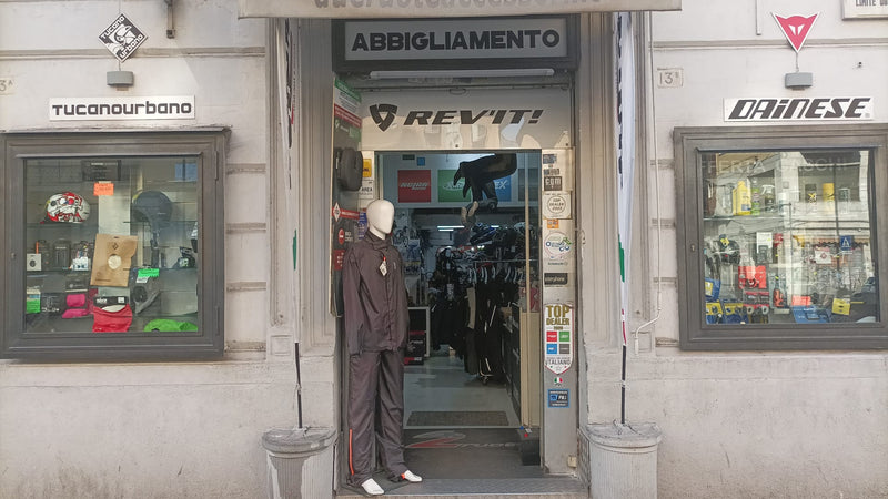Ingresso_store_di_Napoli