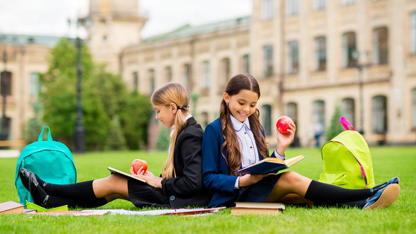 Capturing the Beauty of Schoolgirl Tights in Black – HiFEN