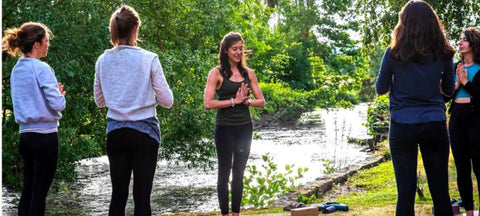 cours_de_yoga_en_forêt