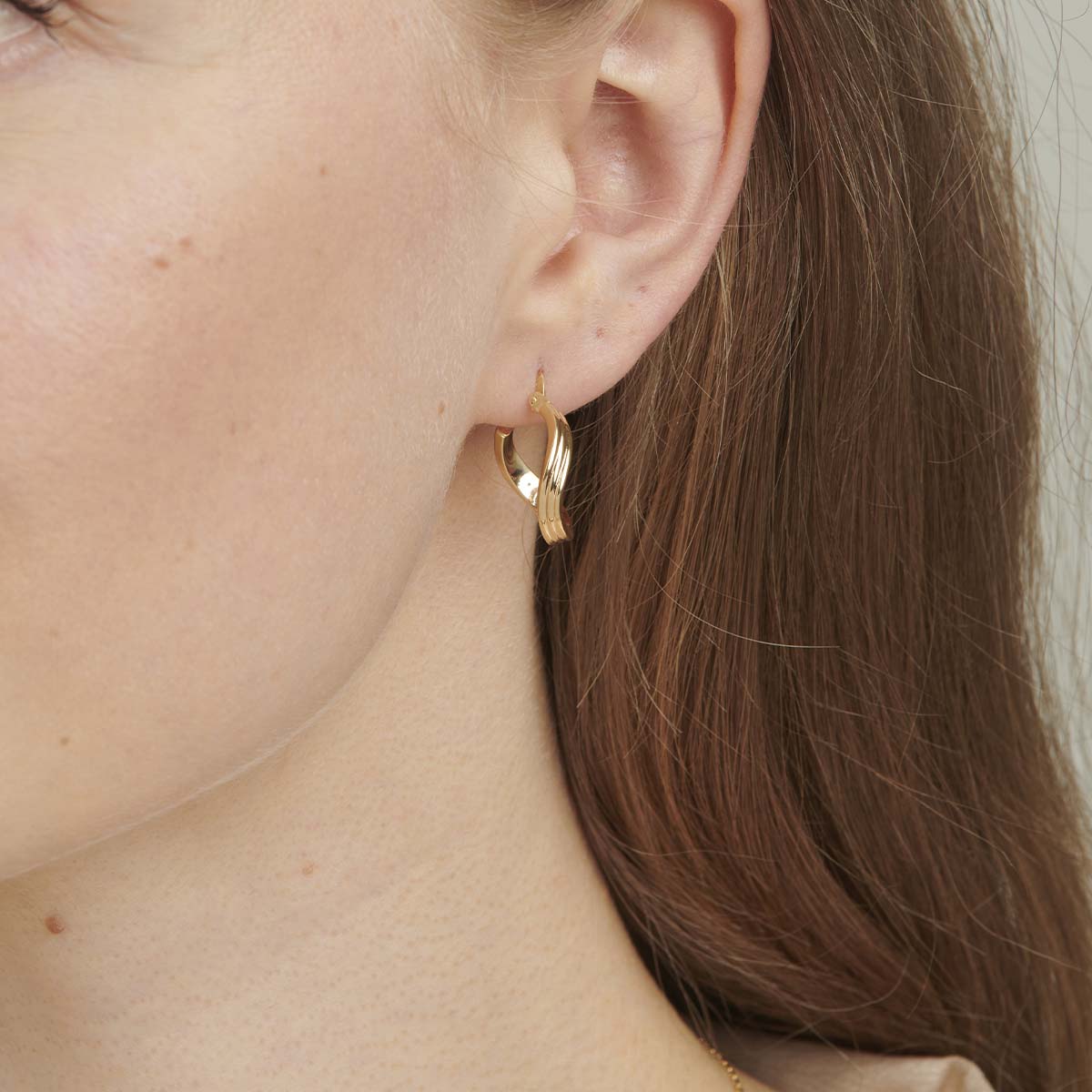 18 Karat Gold Tiny Hoop Earrings – NUE Hoops