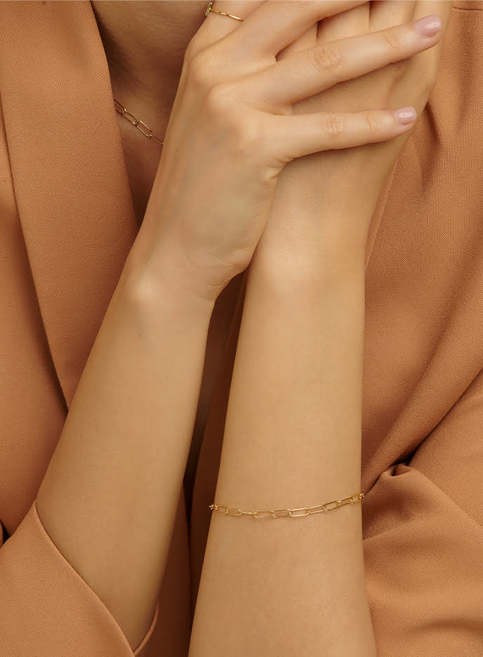 Paper-Clip-Bracelet-in-18ct-Solid-Gold