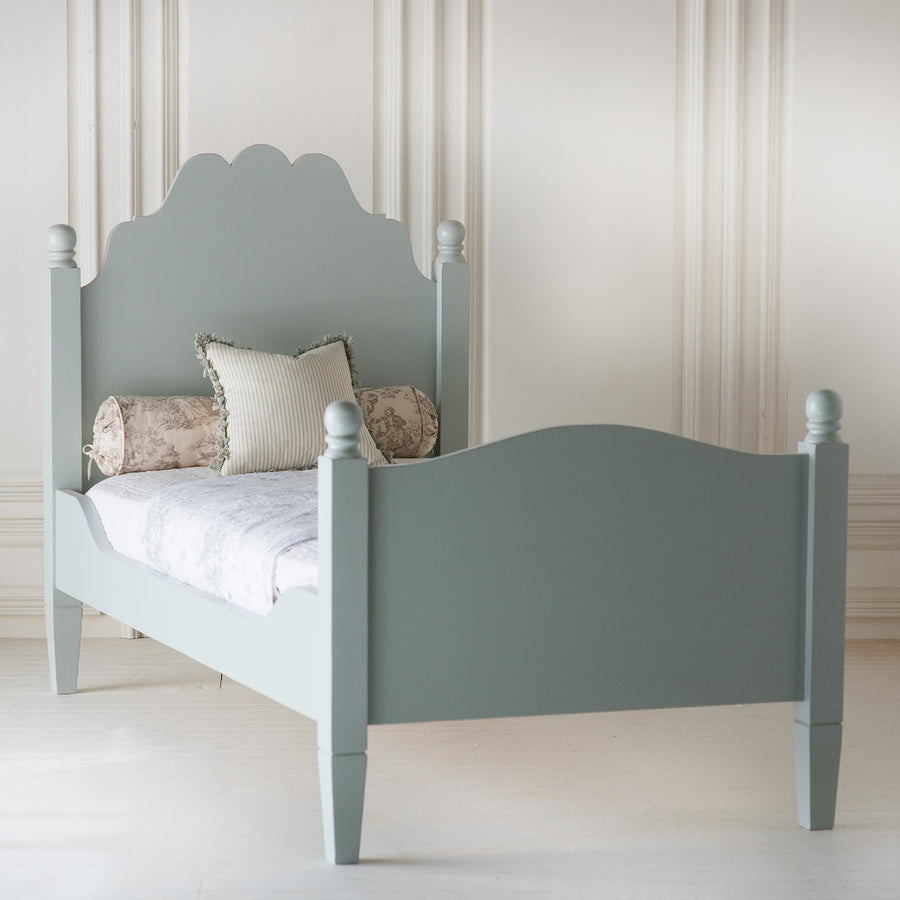 Doorweekt rustig aan Lima Christopher Robin Bed – THE BEAUTIFUL BED COMPANY