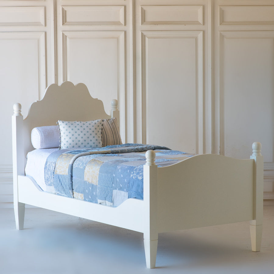 Doorweekt rustig aan Lima Christopher Robin Bed – THE BEAUTIFUL BED COMPANY