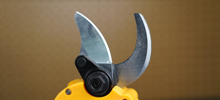 Blade for electric pruning shears